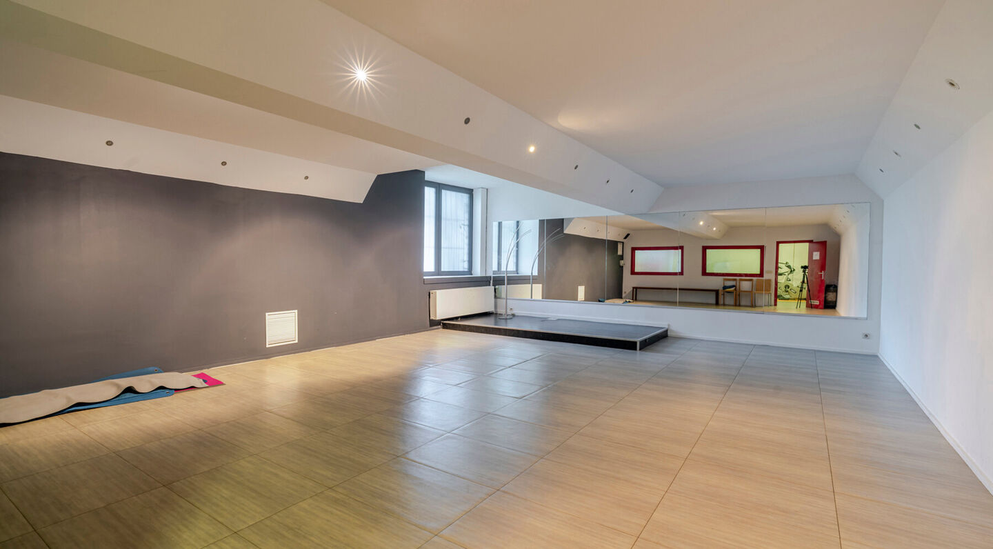 Gebouw voor gemengd gebruik te koop in Molenbeek-Sint-Jan